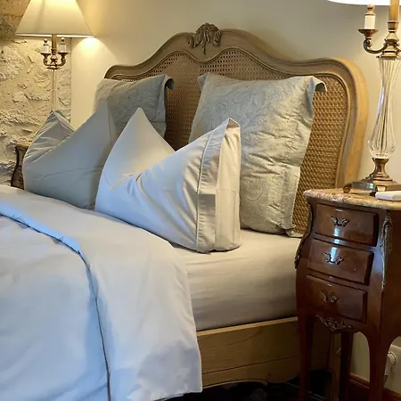Couette-café Chateau Masburel 4*